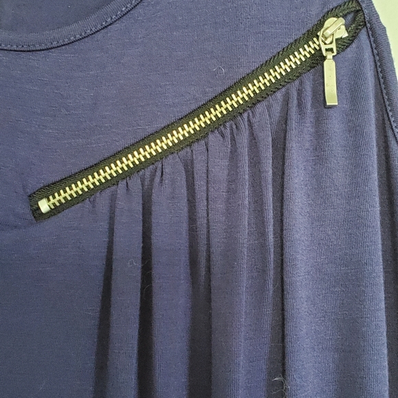 Top - Picture 2 of 6